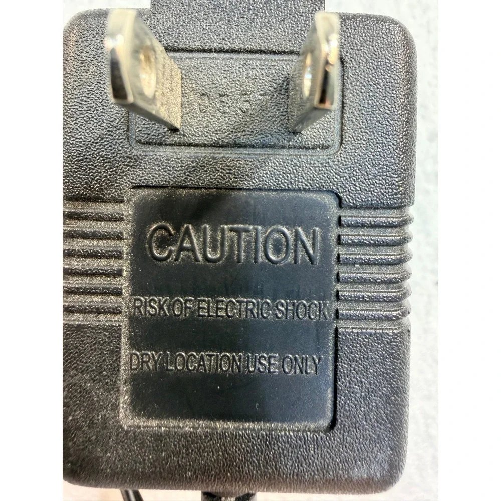 RadioShack AC Adapter U120025D 33-1197 12VDC 250mA Center Negative Power Supply